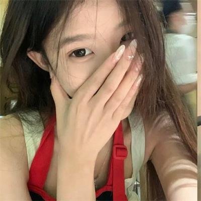 这个警察不太冷